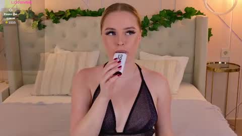 Elly Linn online show from August 13, 6:11 pm