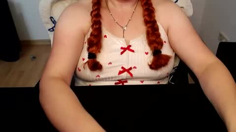 Elly online show from August 3, 6:42 am