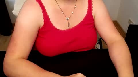 Elly online show from August 4, 8:44 am