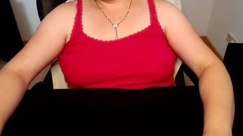 Elly online show from August 4, 11:51 am