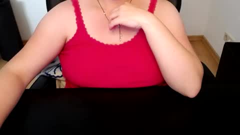 Elly online show from August 4, 12:57 pm