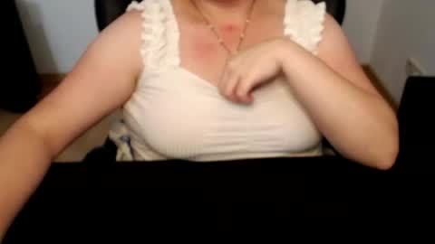 Elly online show from August 5, 2:48 pm