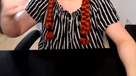 Elly online show from August 6, 2:38 pm