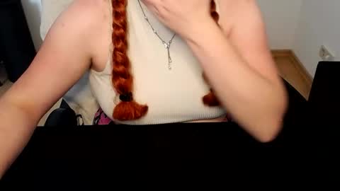 Elly online show from August 7, 2:28 pm