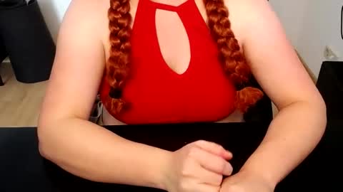 Elly online show from August 11, 2:19 pm