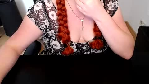 Elly online show from August 12, 9:44 am