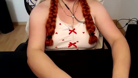 Elly online show from August 16, 11:47 am