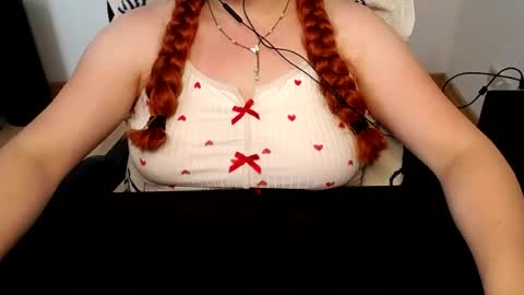 Elly online show from August 16, 1:59 pm