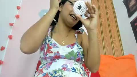 ellybloom online show from August 14, 4:32 pm