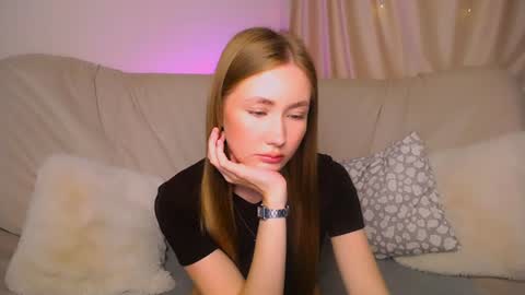  Elly  online show from July 25, 3:32 am