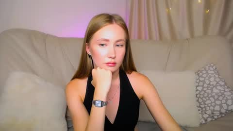  Elly  online show from August 15, 4:38 am