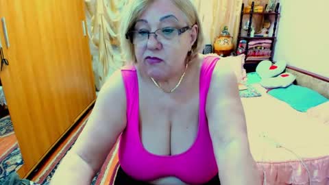 ellyhot53 online show from August 2, 2:13 pm