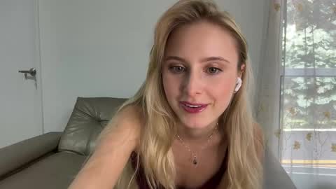 ellykeyofficial online show from June 4, 7:29 pm