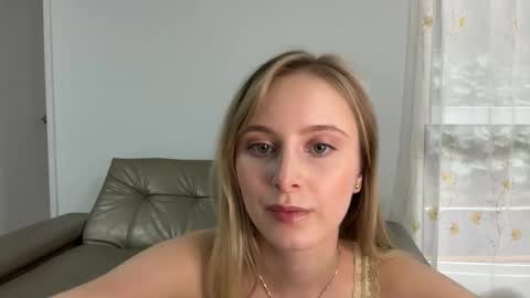 ellykeyofficial online show from June 9, 9:21 pm