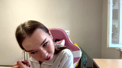 Elly online show from August 13, 5:43 am