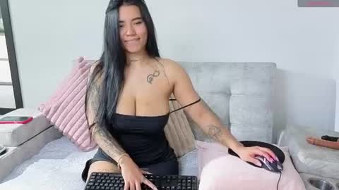 Elodie online show from August 13, 6:16 am