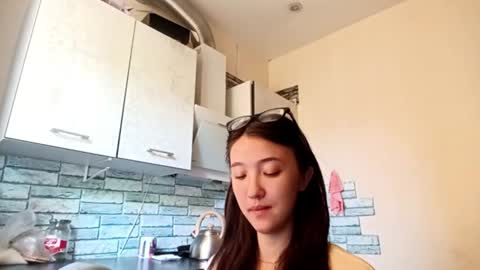 Elara online show from August 13, 2:03 am