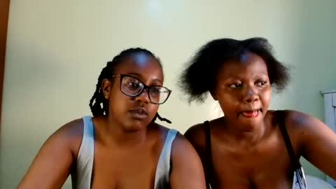 ELOWENA online show from July 28, 2:23 pm