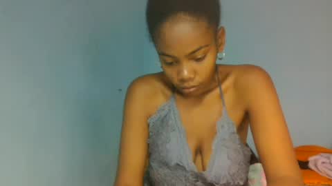 elphinez online show from August 12, 11:40 pm