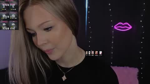 elsaawesome online show from July 19, 4:09 pm