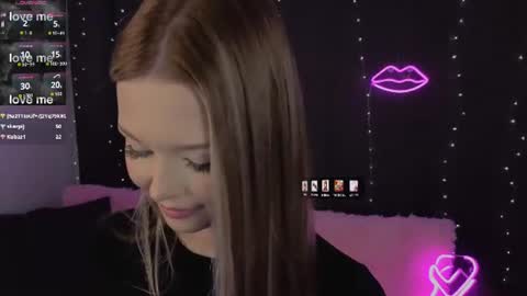 elsaawesome online show from August 2, 6:59 pm