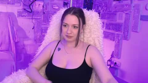elsahansen online show from August 5, 10:46 am