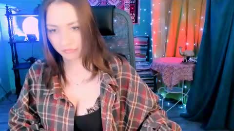 elsahansen online show from August 7, 12:49 pm