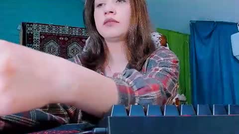 elsahansen online show from August 10, 4:14 am