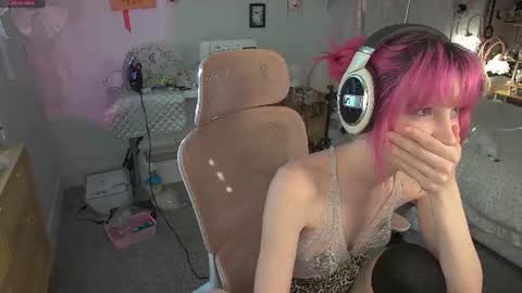 elslove online show from July 1, 11:38 pm