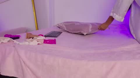 Eluny online show from August 12, 10:56 pm