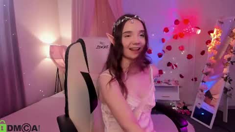 Elvienne online show from August 12, 5:32 am