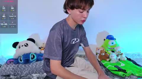  E  L  Y   K  I  N  G   online show from August 11, 11:51 pm