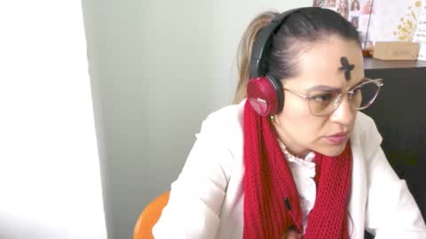 elyra_fox online show from February 18, 3:42 pm