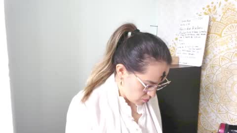 elyra_fox online show from February 18, 4:48 pm