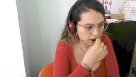 elyra_fox online show from February 19, 6:05 pm