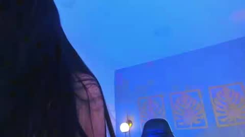 E L Y online show from August 10, 4:52 pm