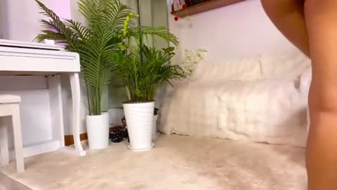 elysianoir_ online show from August 12, 5:32 am