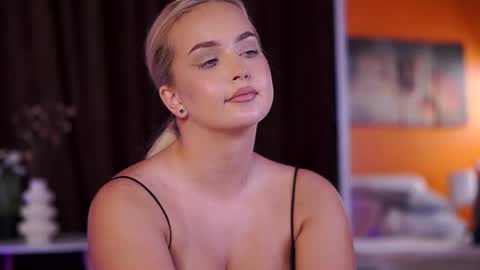 Elyssa online show from August 9, 2:56 am