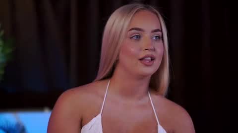 Elyssa online show from August 14, 7:06 pm