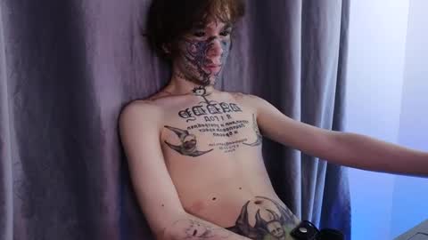 em0_h0rny online show from June 4, 9:41 pm