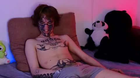 em0_h0rny online show from June 17, 11:37 pm