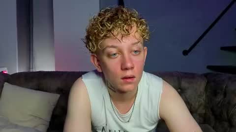 em_chipsi online show from July 31, 1:23 am