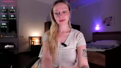 Emilie online show from May 18, 7:47 pm