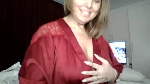 Em online show from April 17, 11:09 pm