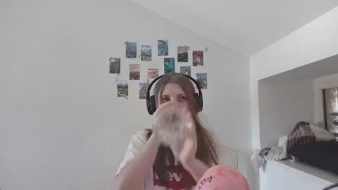 Emily online show from August 14, 4:32 pm