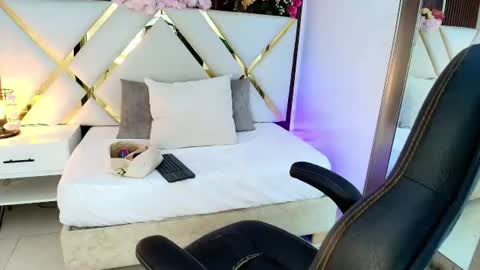 Emily  online show from August 4, 5:26 am