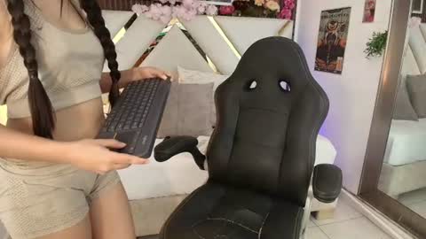 Emily  online show from August 12, 6:38 am