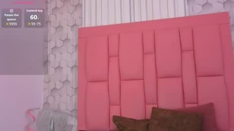 emely  online show from August 7, 12:27 pm