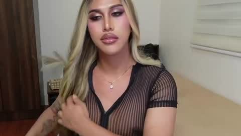 EMELY online show from August 9, 12:50 pm