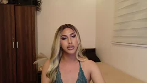EMELY online show from August 11, 12:51 pm